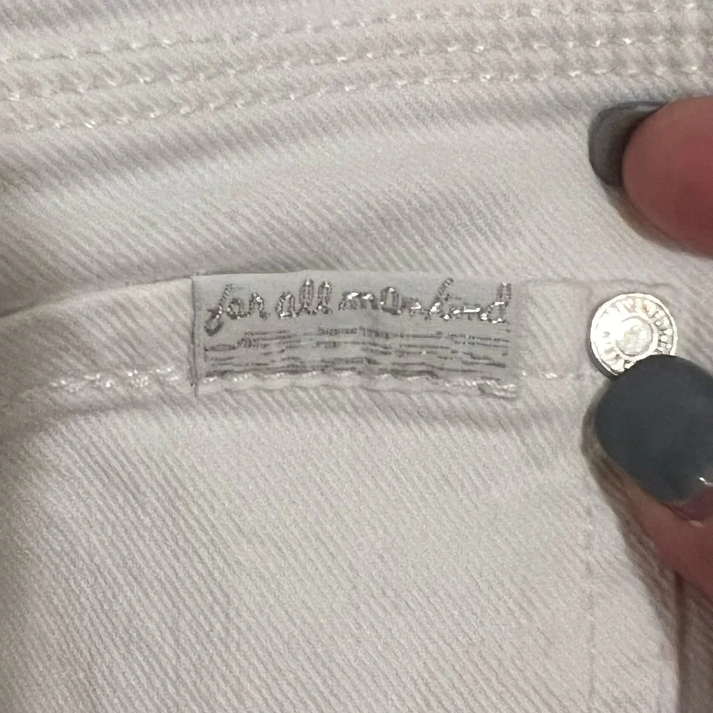 30. 7 For All Mankind white skinny denim pant with raw hem. Size 29 - Picture 10 of 13